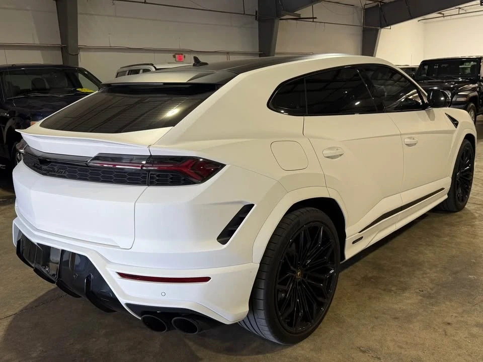 2025 Lamborghini Urus SE - Image 15 of 19