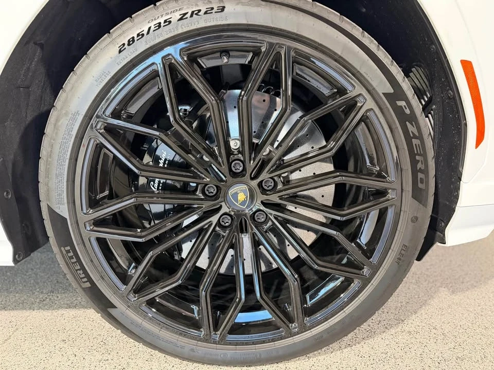 2025 Lamborghini Urus SE - Image 17 of 17