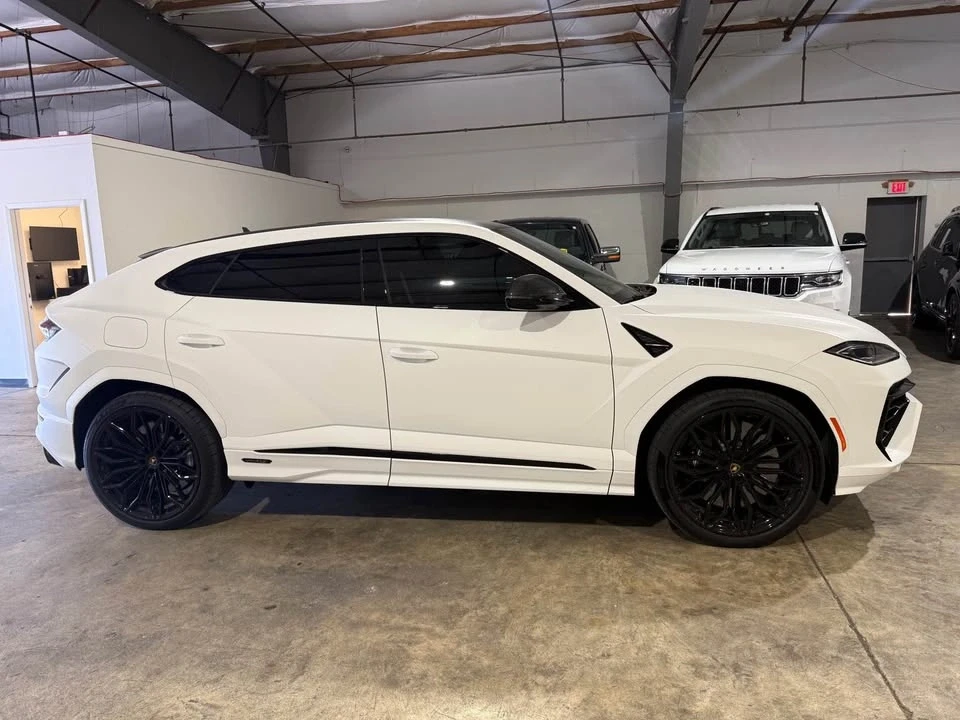 2025 Lamborghini Urus SE - Image 11 of 19