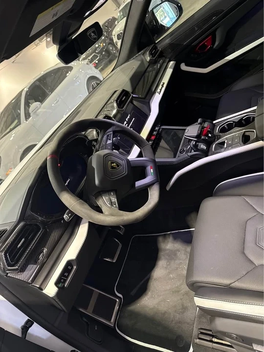 2025 Lamborghini Urus SE - Image 2 of 19