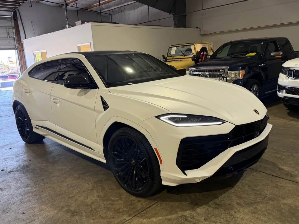 2025 Lamborghini Urus SE - Image 12 of 19