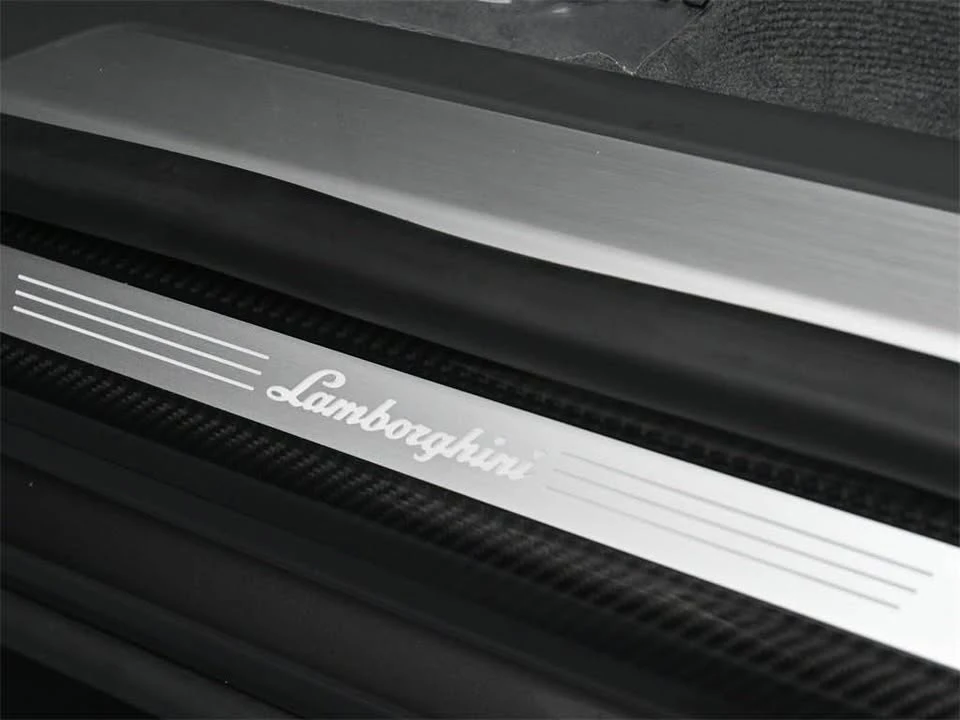 2025 Lamborghini Urus SE - Image 14 of 16