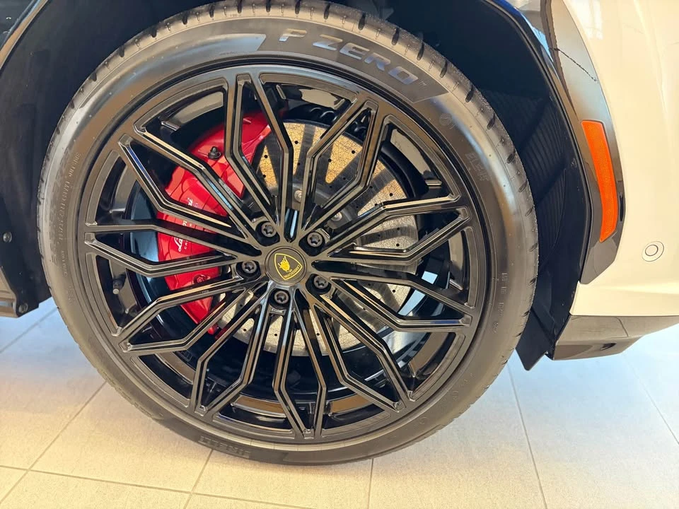 2025 Lamborghini Urus SE - Image 8 of 15