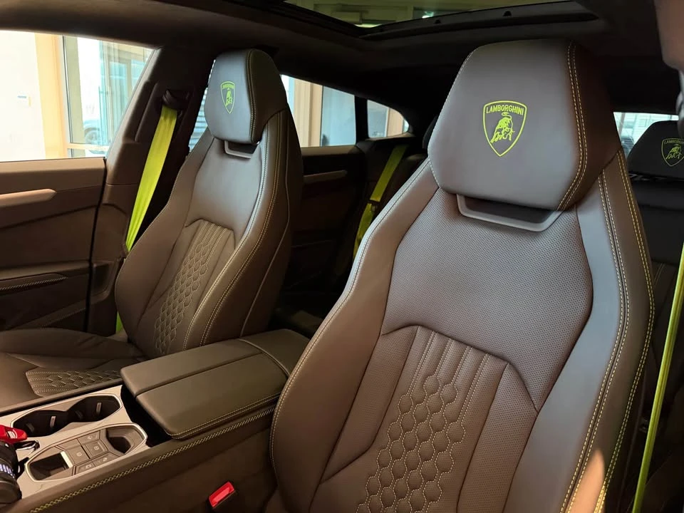 2025 Lamborghini Urus SE - Image 10 of 13