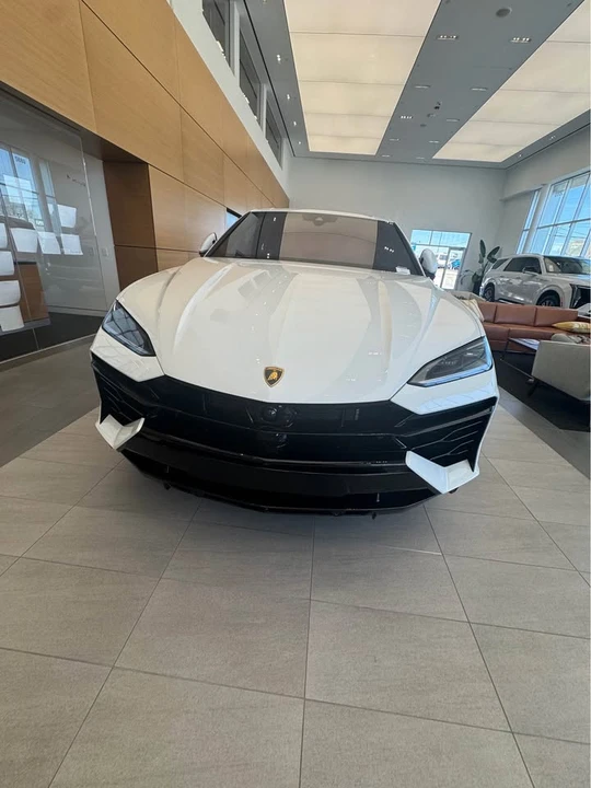 2025 Lamborghini Urus SE - Image 2 of 11
