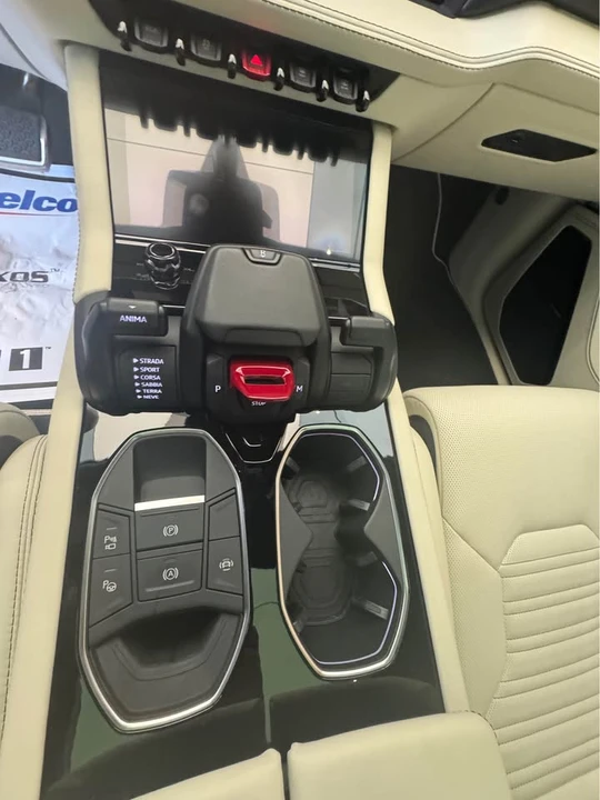 2025 Lamborghini Urus SE - Image 7 of 11