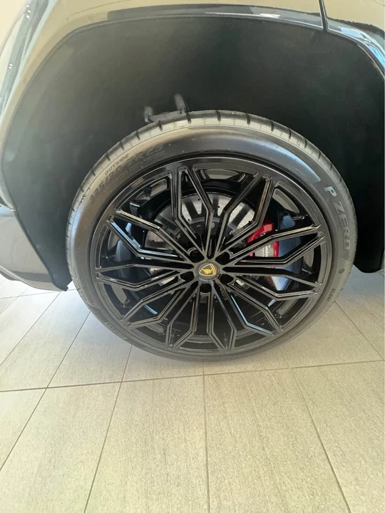 2025 Lamborghini Urus SE - Image 5 of 11