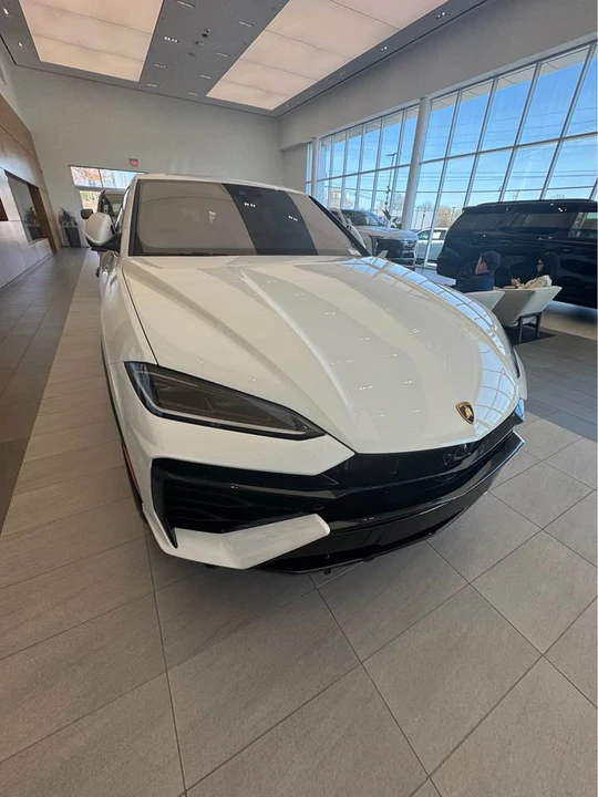 2025 Lamborghini Urus SE - Image 3 of 11