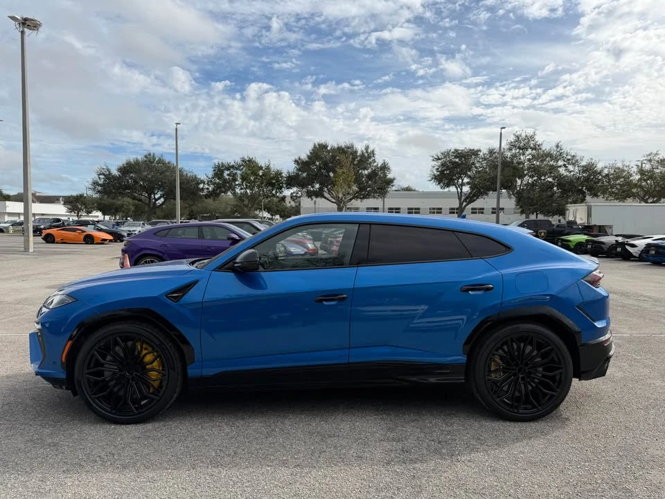 2025 Lamborghini Urus SE - Image 2 of 11
