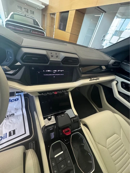 2025 Lamborghini Urus SE - Image 9 of 11