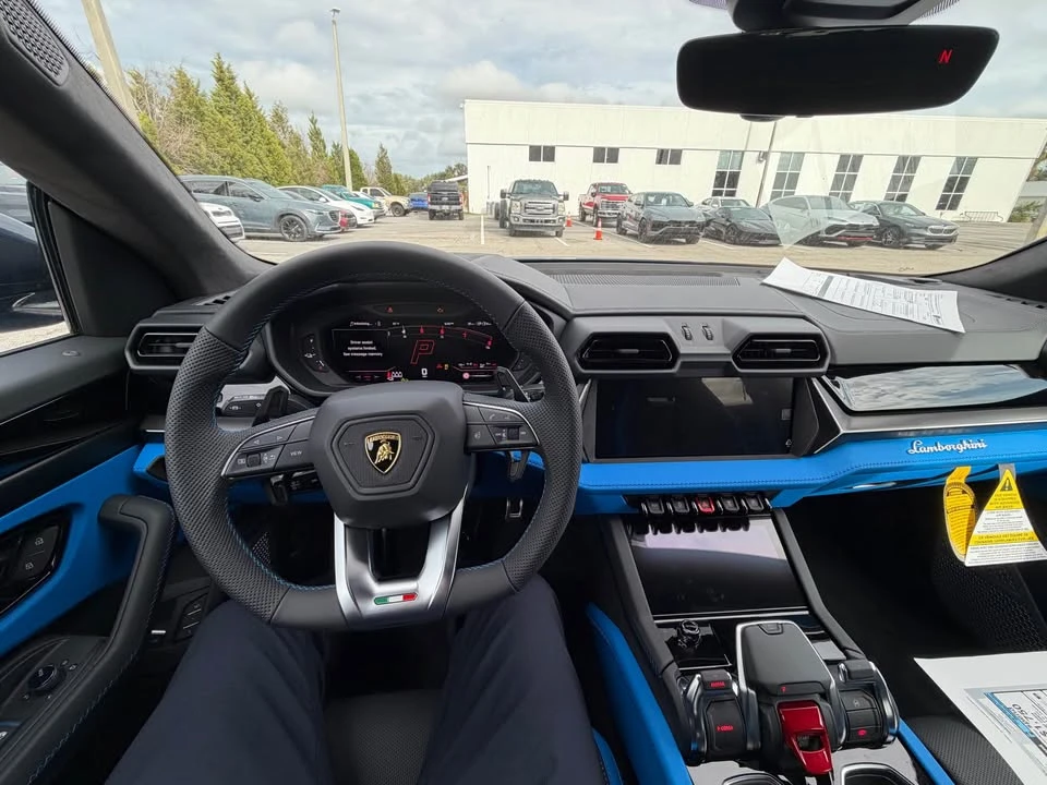 2025 Lamborghini Urus SE - Image 9 of 11