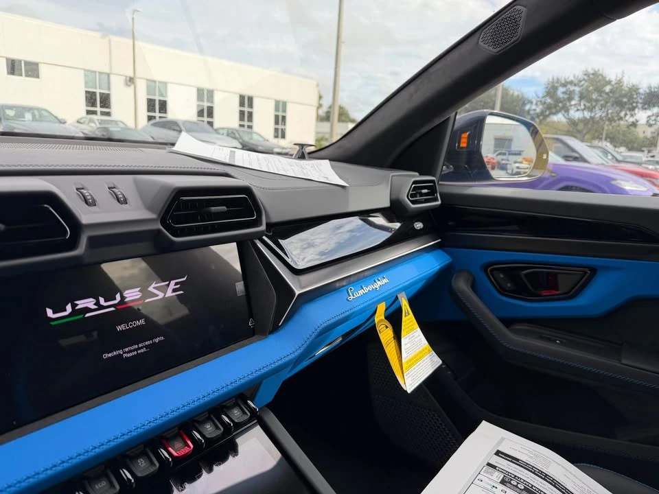2025 Lamborghini Urus SE - Image 10 of 11