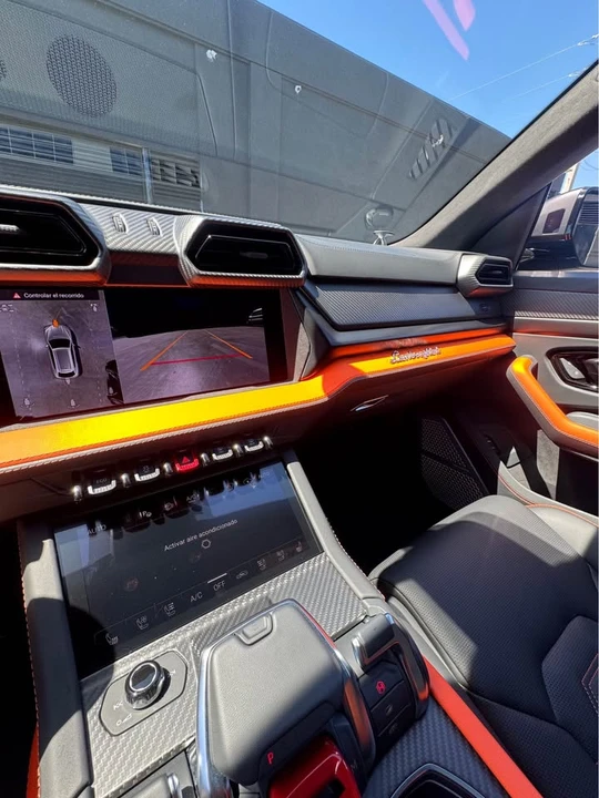 2025 Lamborghini Urus SE - Image 12 of 13