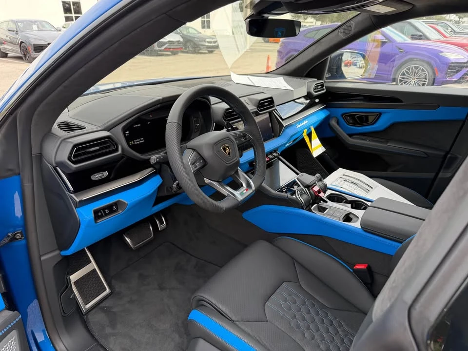 2025 Lamborghini Urus SE - Image 7 of 11