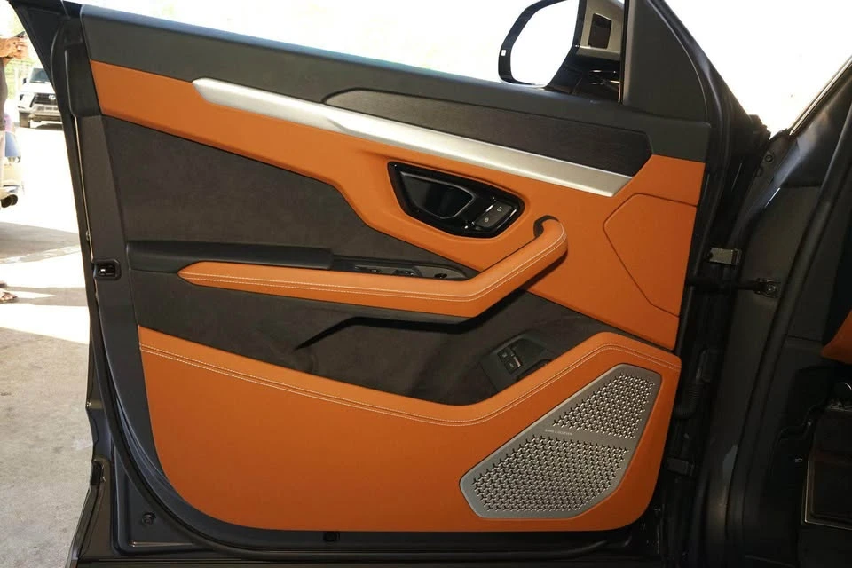 2025 Lamborghini Urus SE - Image 15 of 16