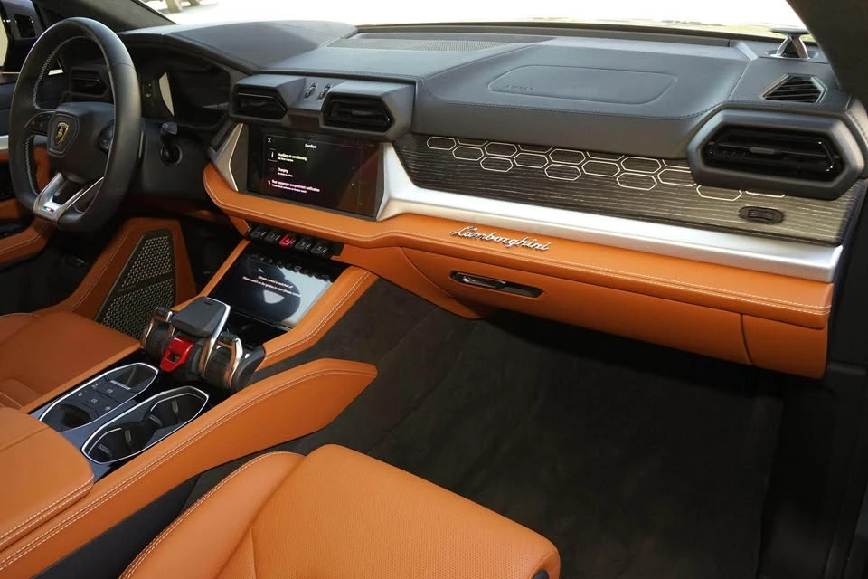 2025 Lamborghini Urus SE - Image 8 of 16
