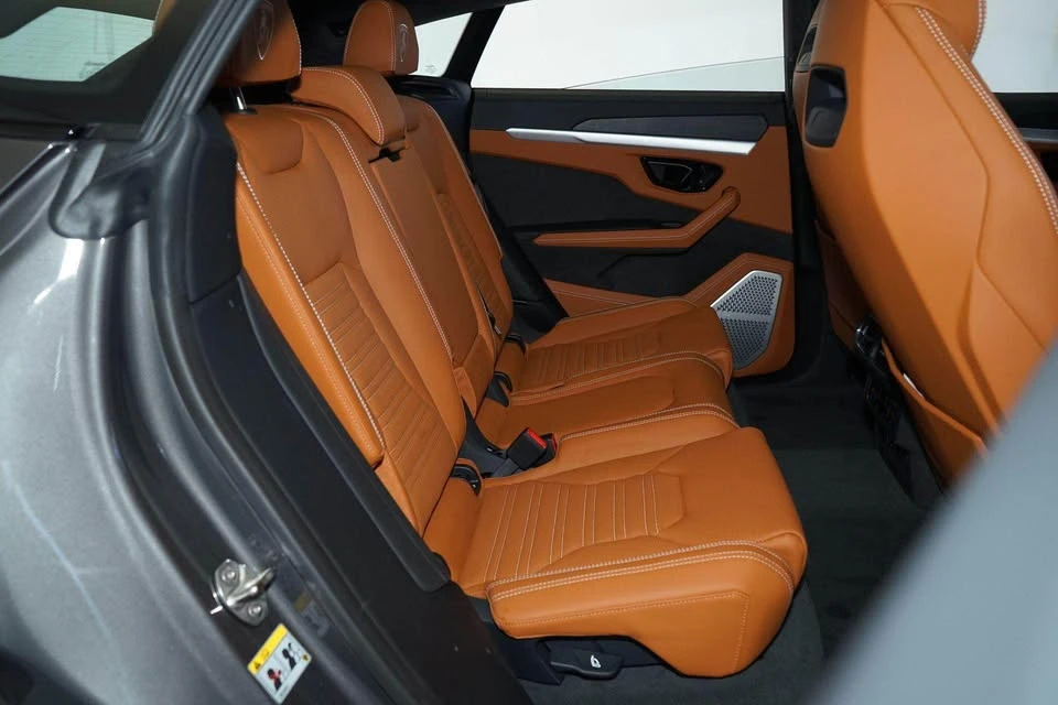 2025 Lamborghini Urus SE - Image 14 of 16