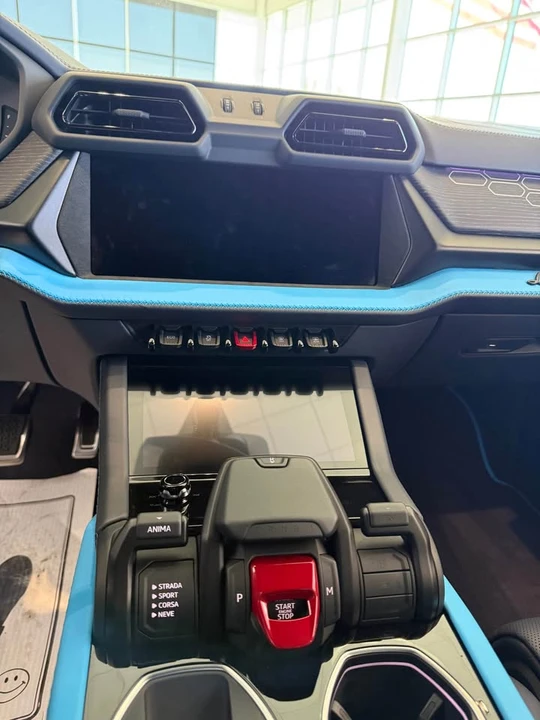 2025 Lamborghini Urus SE - Image 8 of 14