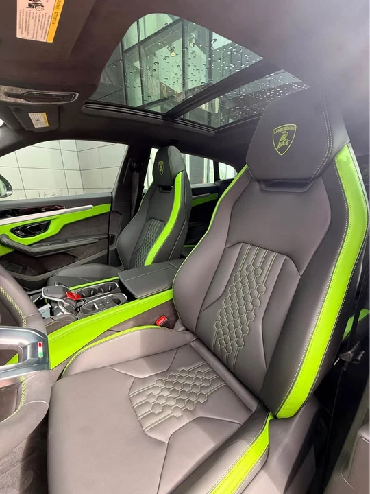 2025 Lamborghini Urus SE - Image 7 of 8