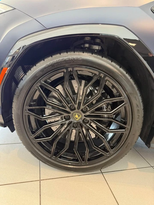 2025 Lamborghini Urus SE - Image 4 of 14