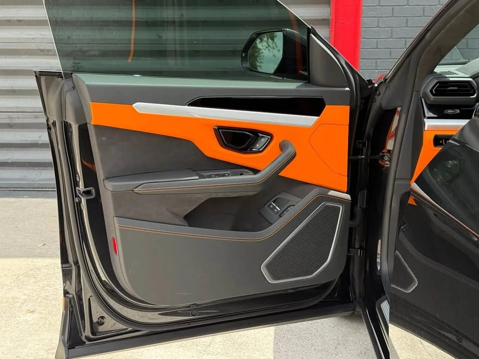 2025 Lamborghini Urus SE - Image 12 of 20