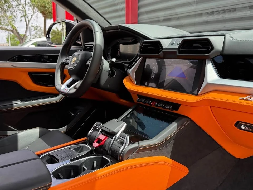 2025 Lamborghini Urus SE - Image 17 of 20