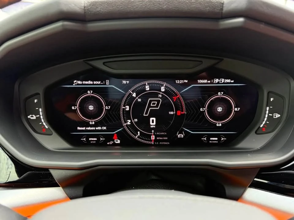 2025 Lamborghini Urus SE - Image 20 of 20