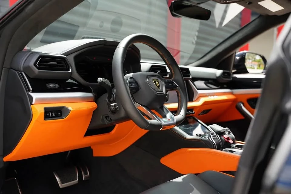 2025 Lamborghini Urus SE - Image 11 of 20