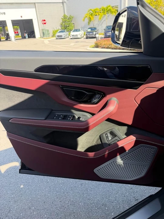 2025 Lamborghini Urus SE - Image 7 of 7