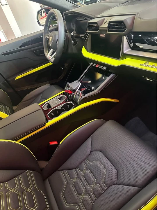 2025 Lamborghini Urus - Image 5 of 8