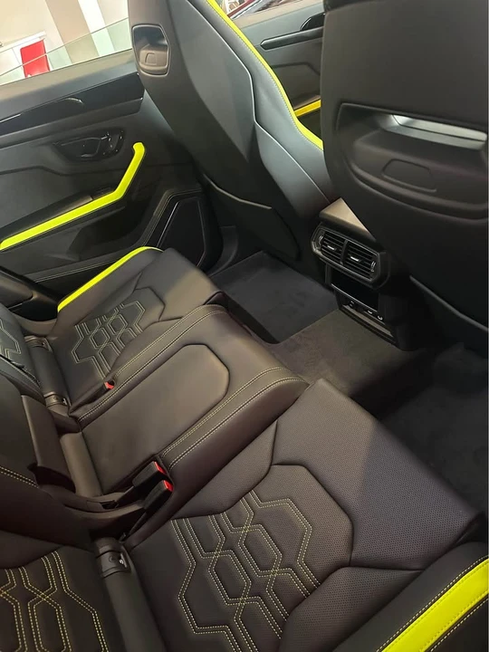 2025 Lamborghini Urus - Image 7 of 8