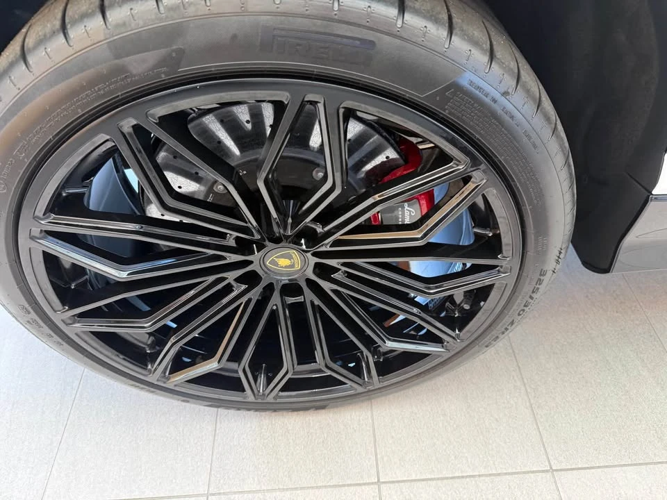 2025 Lamborghini Urus - Image 4 of 10