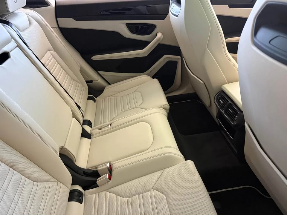 2025 Lamborghini Urus - Image 7 of 10