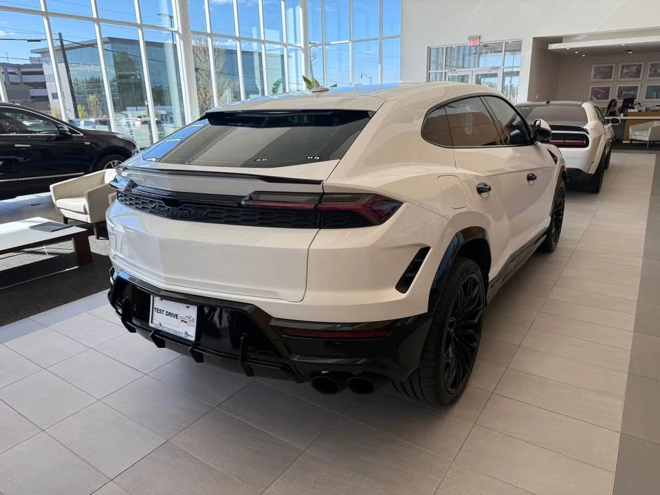 2025 Lamborghini Urus - Image 8 of 10
