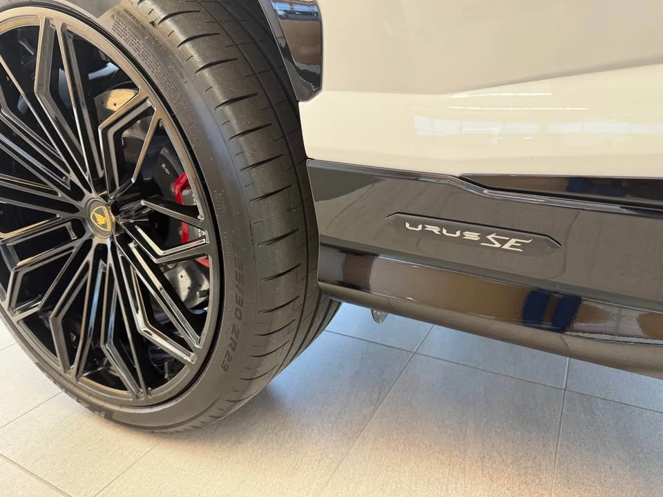 2025 Lamborghini Urus - Image 5 of 10