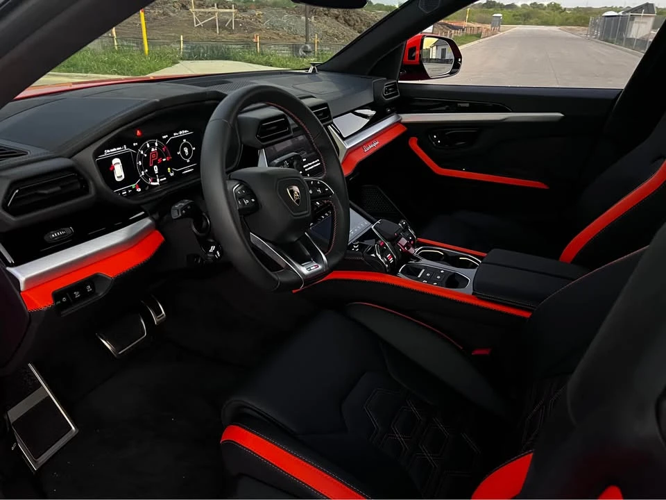 2025 Lamborghini Urus S - Image 9 of 12