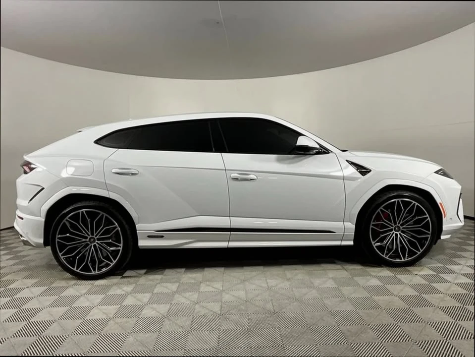 2025 Lamborghini Urus - Image 5 of 20