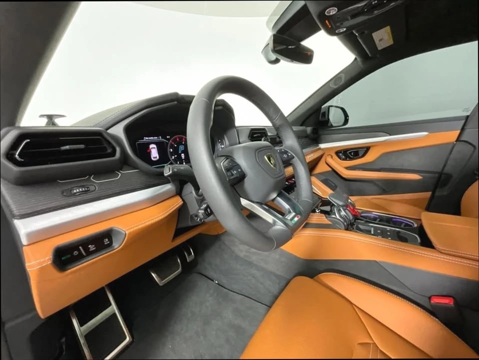 2025 Lamborghini Urus - Image 15 of 20