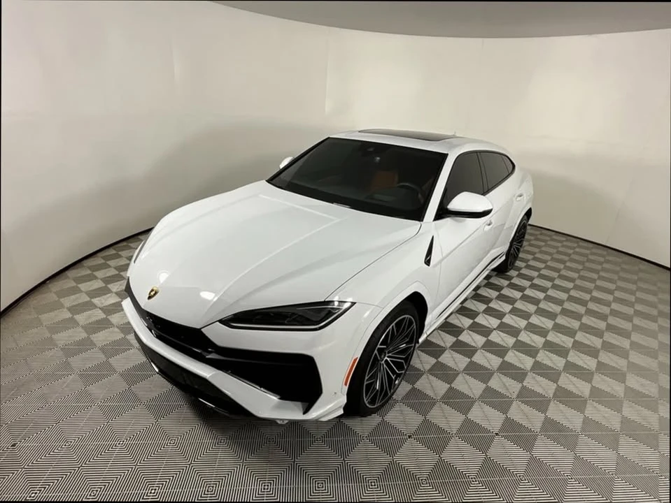 2025 Lamborghini Urus - Image 9 of 20