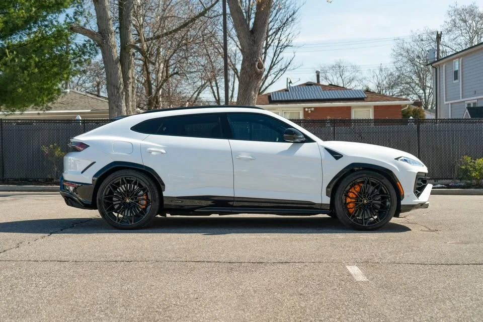 2025 Lamborghini Urus SE - Image 4 of 5