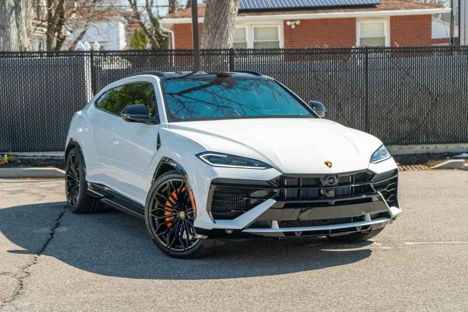 2025 Lamborghini Urus SE - Image 2 of 5