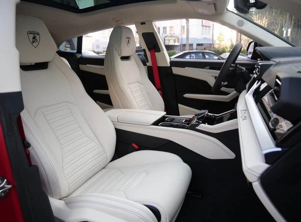 2025 Lamborghini Urus SE - Image 9 of 10