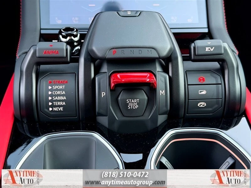 2025 Lamborghini Urus SE - Image 18 of 19
