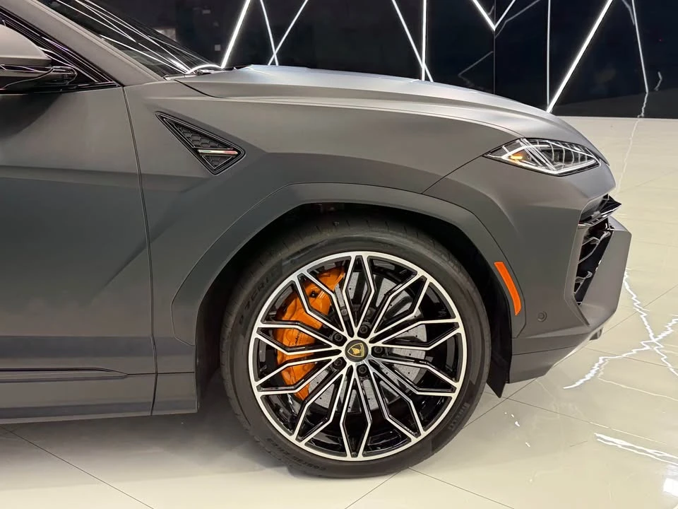 2025 Lamborghini Urus SE - Image 10 of 20