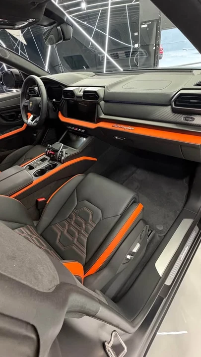 2025 Lamborghini Urus SE - Image 16 of 20
