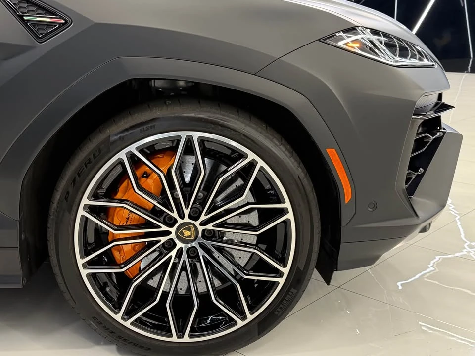 2025 Lamborghini Urus SE - Image 12 of 20