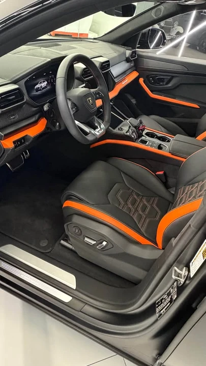 2025 Lamborghini Urus SE - Image 2 of 20