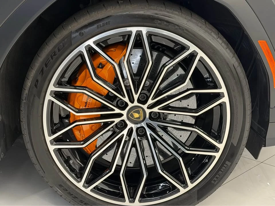 2025 Lamborghini Urus SE - Image 13 of 20
