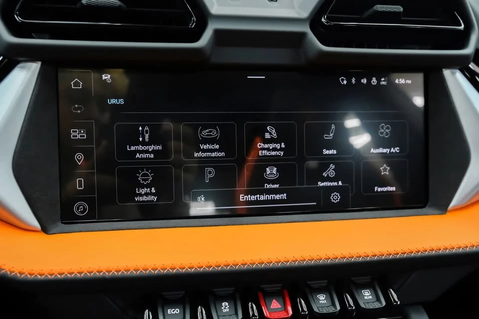 2025 Lamborghini Urus SE - Image 19 of 20