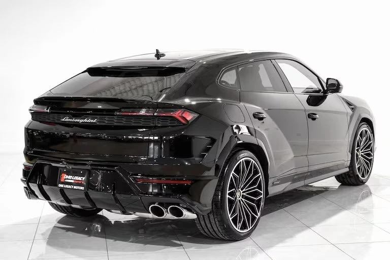 2025 Lamborghini Urus SE - Image 2 of 3